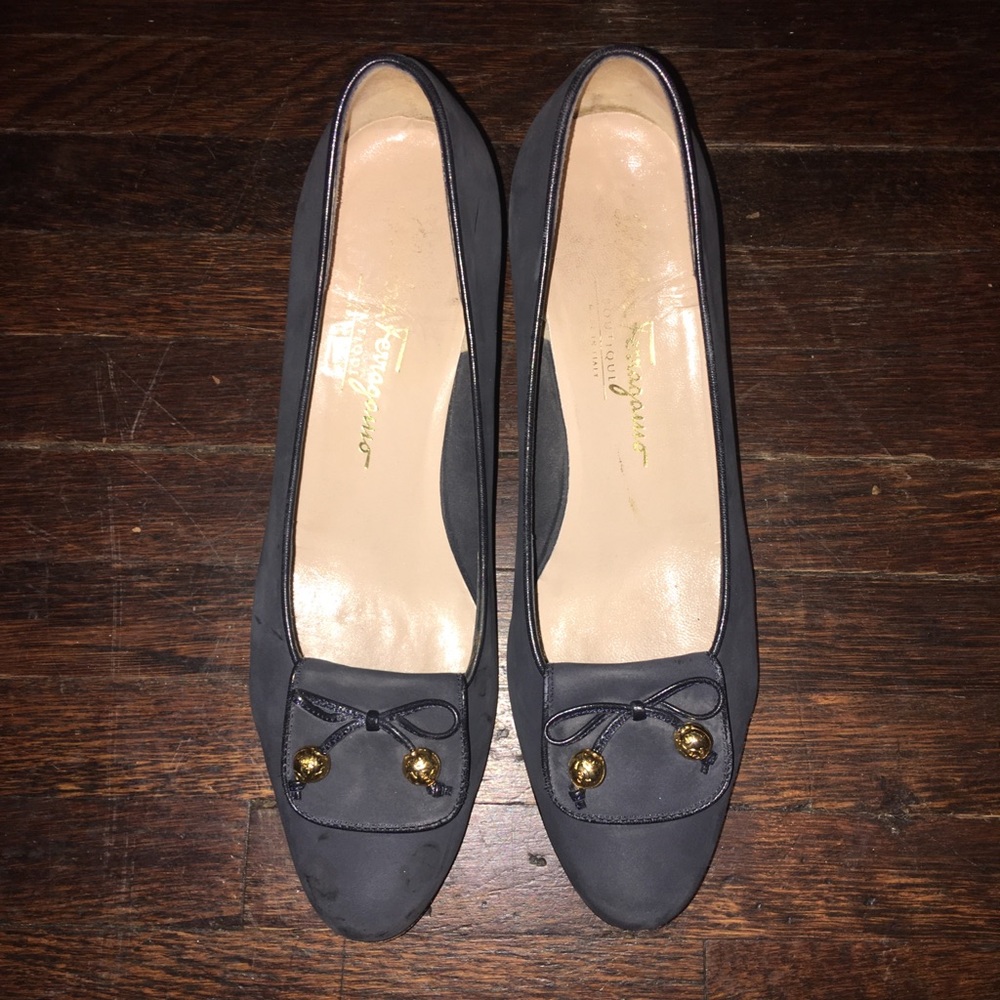 Women’s Salvatore Ferragamo Navy Sues Pumps